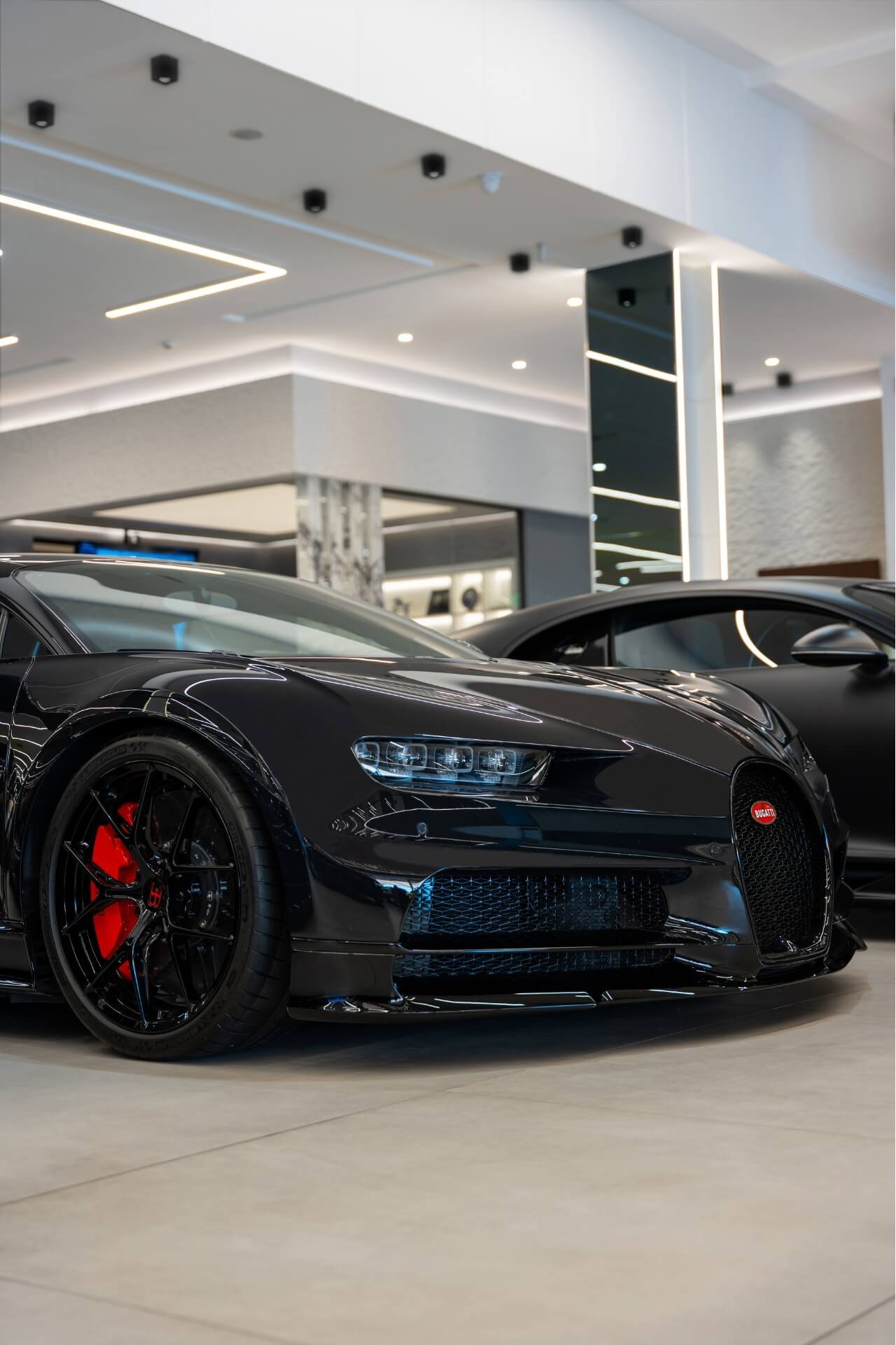 Black on red wheels Bugatti Chiron