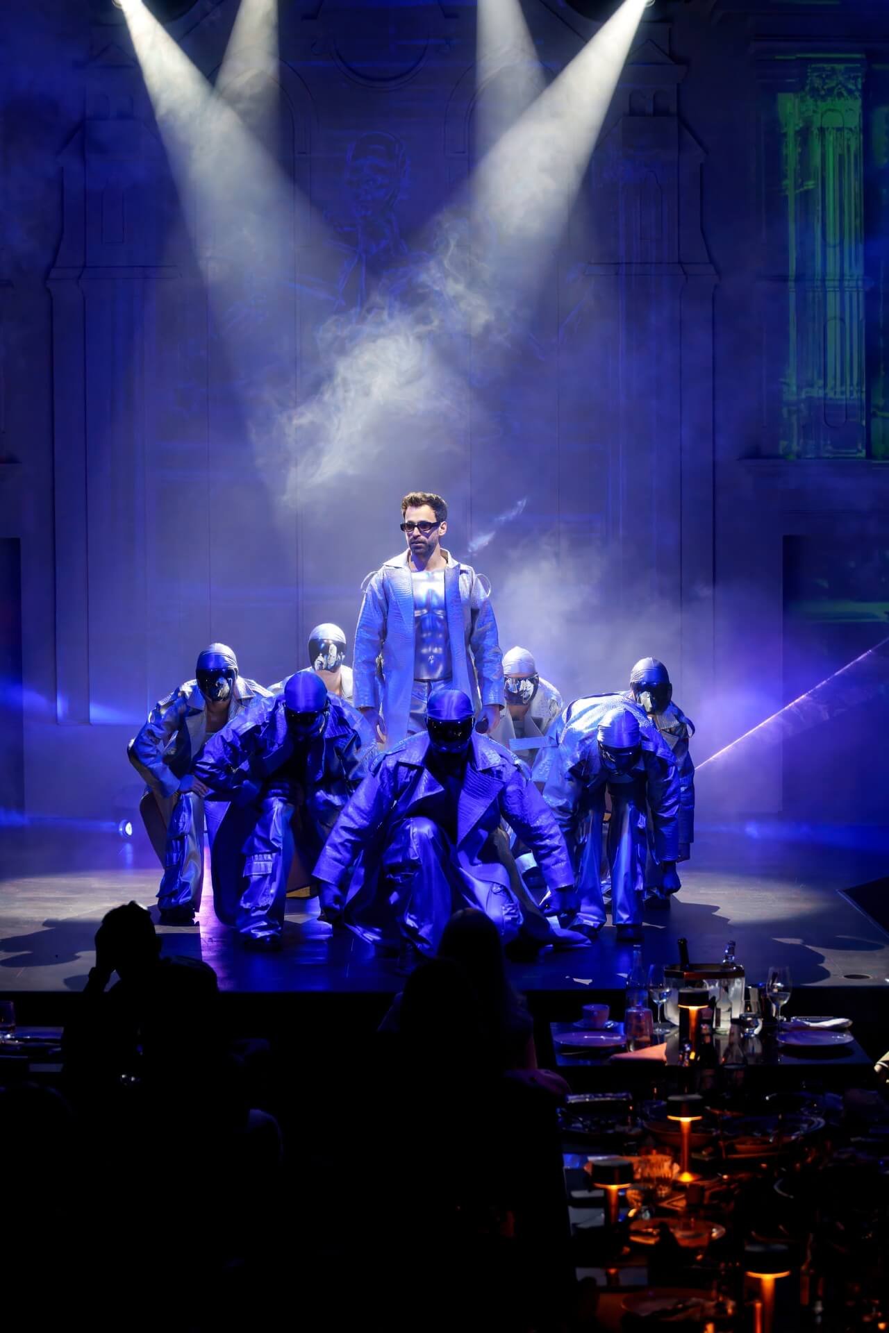 Dancers show Dream restaurant