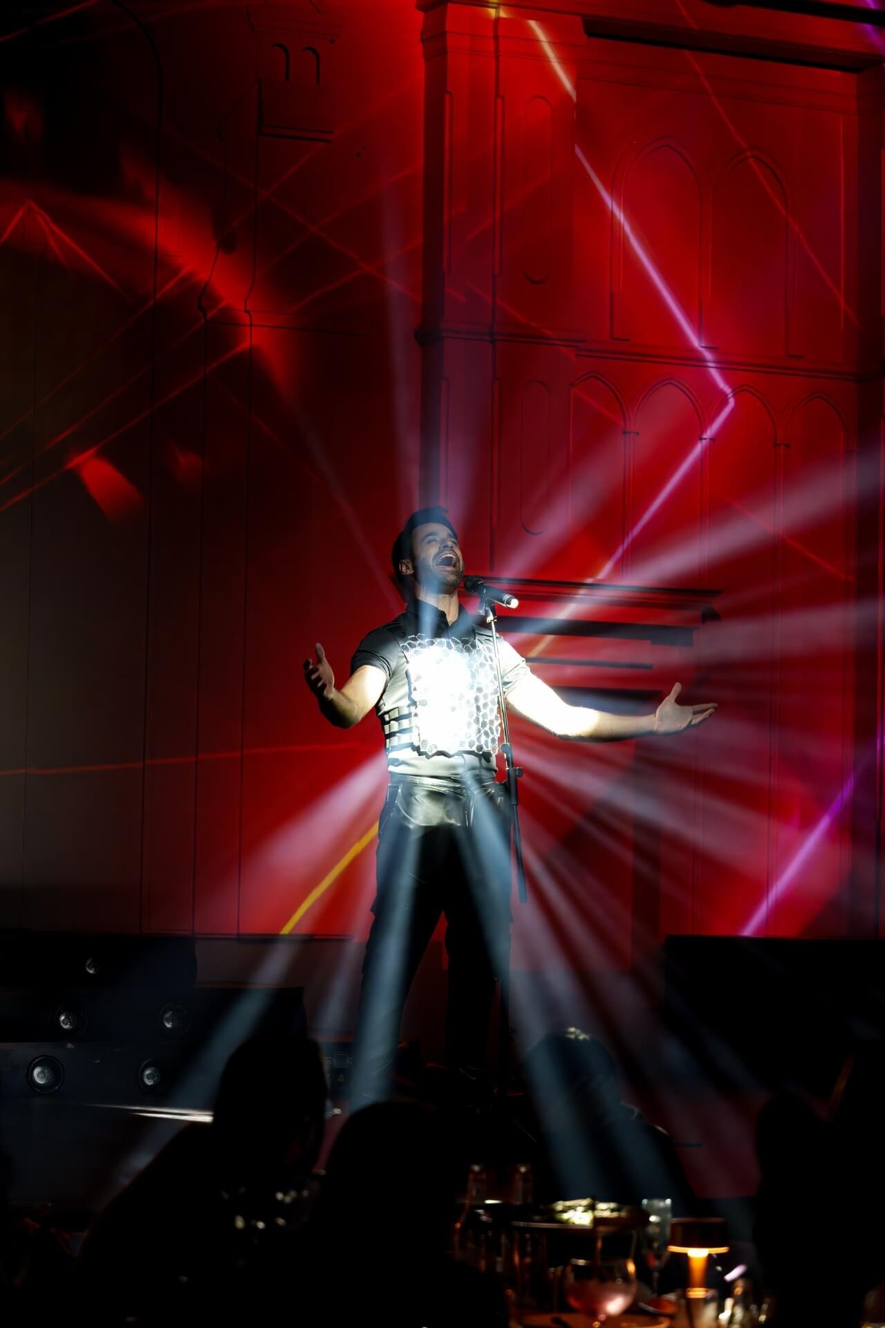 Singer show Dream restaurant